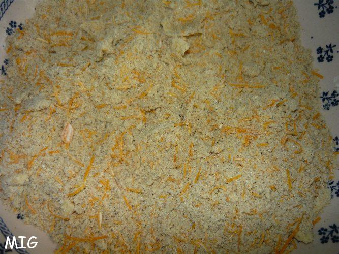 la pâte, bien sablée, après ajout de la mimolette