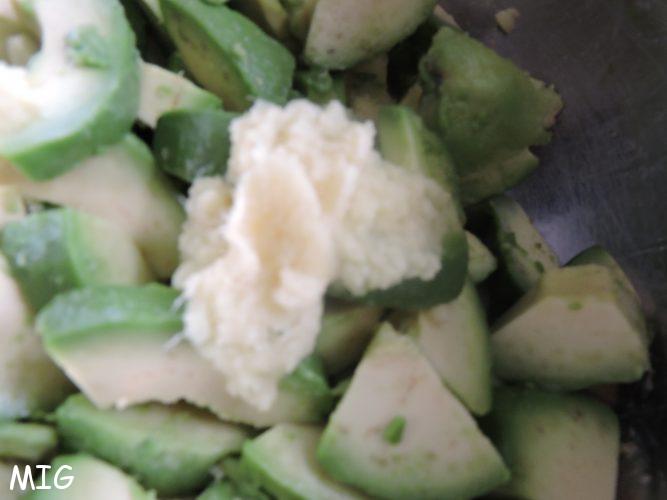 Tu vois comme le gingembre et la citronnelle deviennent de la purée avec la Microplane ?