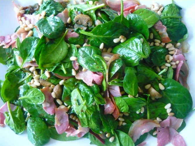 Salade tiède d’Epinards, Champignons, Pancetta, vinaigrette au miel Mes Inspirations Gourmandes