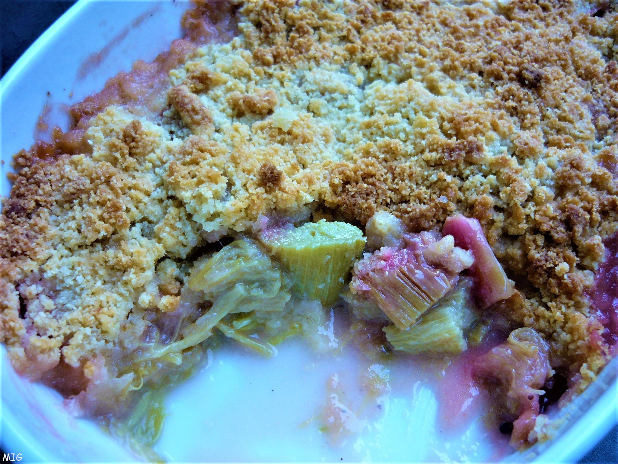 Gateau A La Rhubarbe A La Pate D Amandes Mes Inspirations Gourmandes